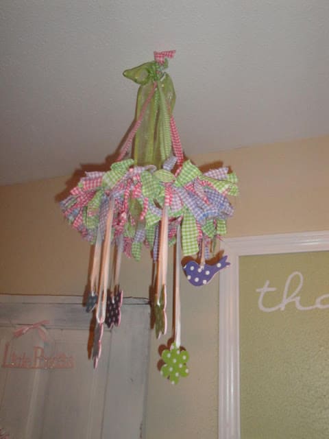 DIY Crib Mobile that is so beautiful! This will look amazing in the nursery! Featured on Designdazzle.com DIY Crib Mobile that is so beautiful! This will look amazing in the nursery! Featured on Designdazzle.com