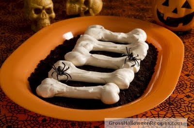 Edible Halloween Treats for this spooky season! Creepy Bone Meringues 
