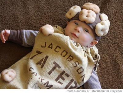 DIY Halloween Costume Ideas that are clever and easy! What an adorable Sack of Potatoes!!