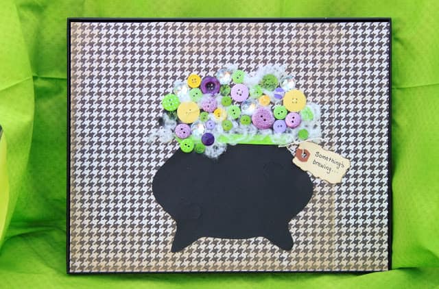 Halloween Bubbly Button Cauldron by Mariah from Giggles Galore! This wall hanging is just perfect for DIY Halloween Decor!