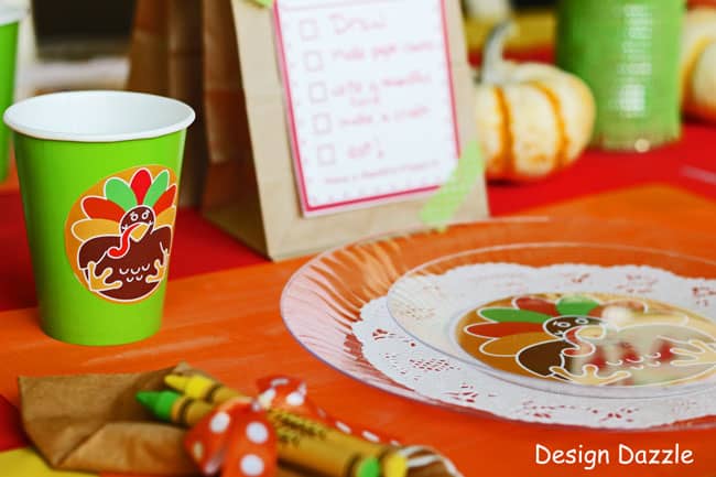 Kids Thanksgiving table activities - Design Dazzle free Thanksgiving printables