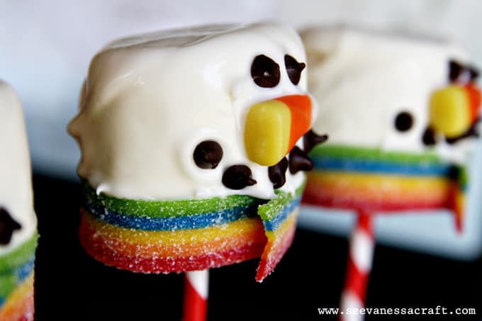 Marshmallow Snowman Pops - Step 4 websized
