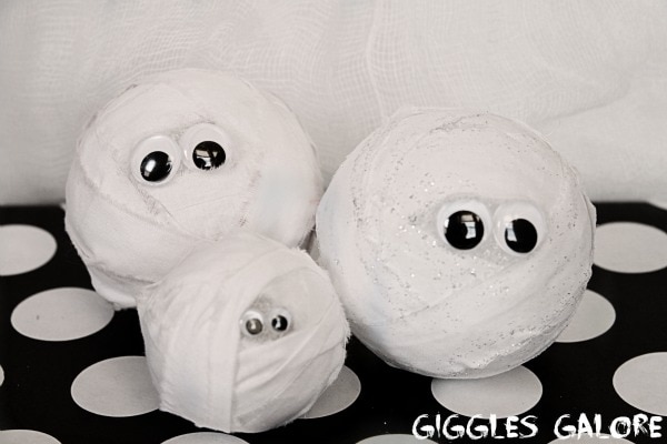 Adorable DIY styrofoam mummies that are easy and so cute for this Halloween! Adorable DIY styrofoam mummies that are easy and so cute for this Halloween!