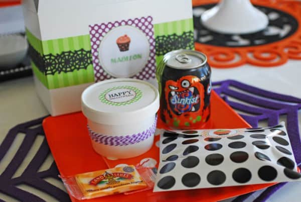 Halloween Cupcake Party for little ones! Love a little party that isn't too spooky. Awesome printables too!