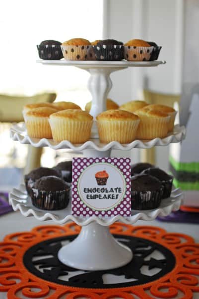 Halloween Cupcake Party for little ones! Love a little party that isn't too spooky. Awesome printables too!