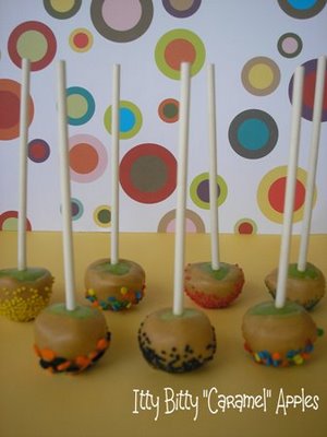 Edible Halloween Treats for this spooky season! Itty Bitty Caramel Apples!