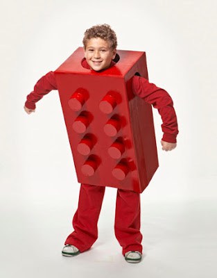 No-sew DIY Halloween Costumes that are cute and clever! Giant Lego!