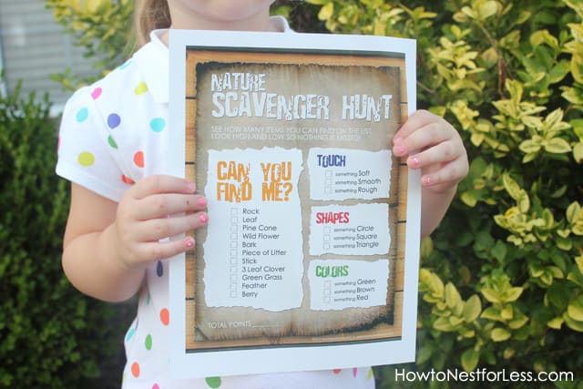 I love this idea for a nature scavenger hunt for littles! Learning and having fun! Free Printables Included!!