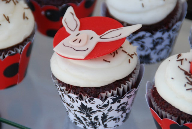 Olivia Birthday Party dessert table. Fabulous cupcake toppers. Oink!