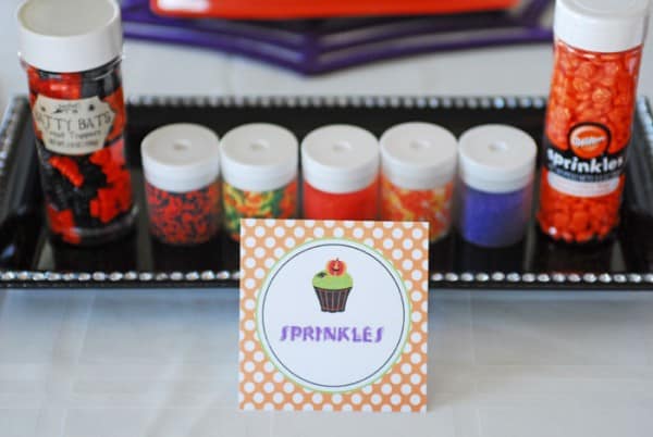 Halloween Cupcake Party for little ones! Love a little party that isn't too spooky. Awesome printables too!