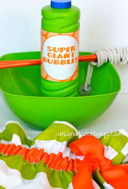 Summer Camp: How to Make Giant Bubbles Kit With Free Printables How to make a giant bubbles kit - perfect child's gift! Design Dazzle