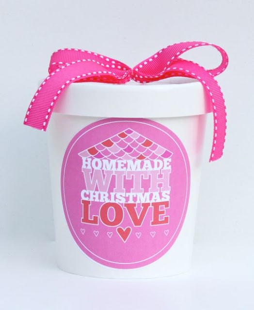 Homemade with Christmas Love - Free Printables! Featured on Design Dazzle