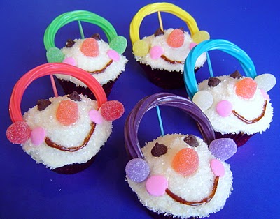 Kids holiday treats! Fun craft that you can eat! Featured on Design Dazzle