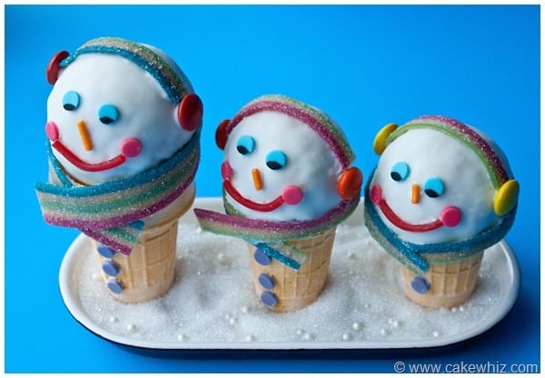 Edible Snowman Cones! How unbelievably cute are these tasty snowman treats! Kids will go nuts for them! Featured on Design Dazzle