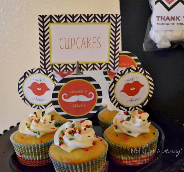 Cupcakes from the North Pole! Santa and Mrs. Claus approved! Featured on Design Dazzle