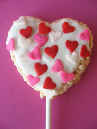 Valentine's Day Sweet Treats! Heart Rice Krispie Pops! MORE Excellent ideas for the big LOVE day at Designdazzle.com