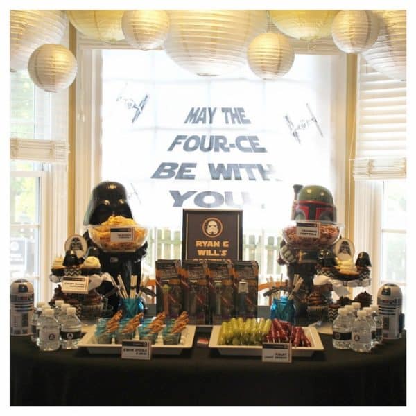 LOVE this amazing bash! Love these Star Wars party ideas!