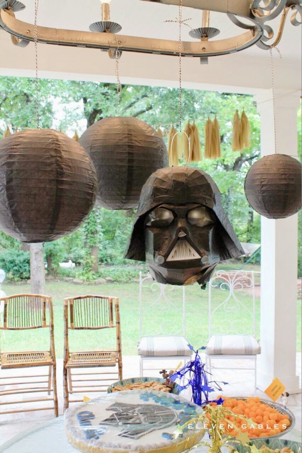 Love these simple Star Wars party ideas!