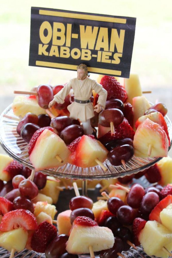 Obi-Wan Kabob-ies! LOVE these fun Star Wars party ideas!
