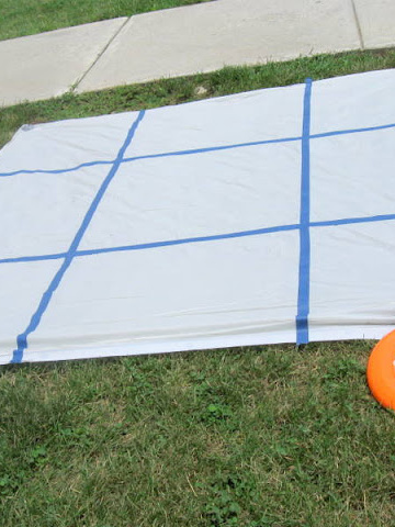 outdoor fun with the kids: Frisbee Tic Tac Toe