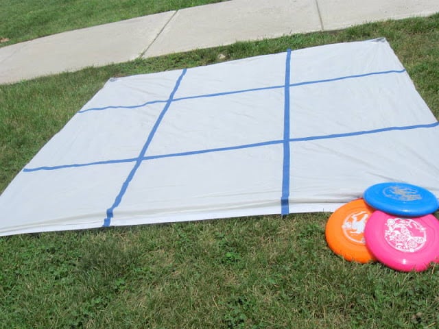 outdoor fun with the kids: Frisbee Tic Tac Toe