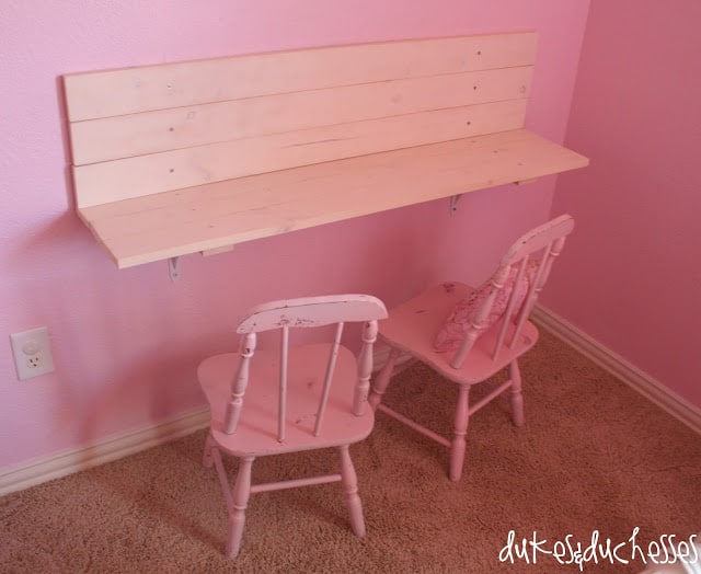 Simple and so cute is how I would describe this DIY: children's wall desk. Check the post for the step-by-step tutorial on how to make it!