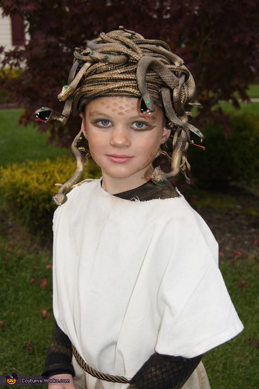 No-Sew Medusa Halloween Costume -- Design Dazzle