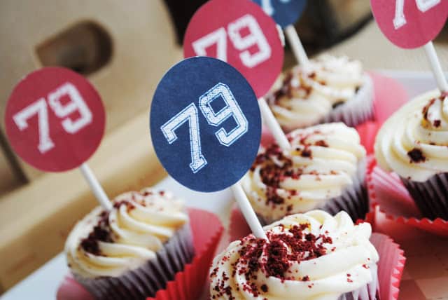 baseball party cupcakes