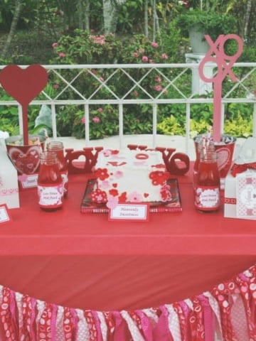 Valentine Party dessert table