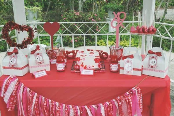 Valentine Party dessert table