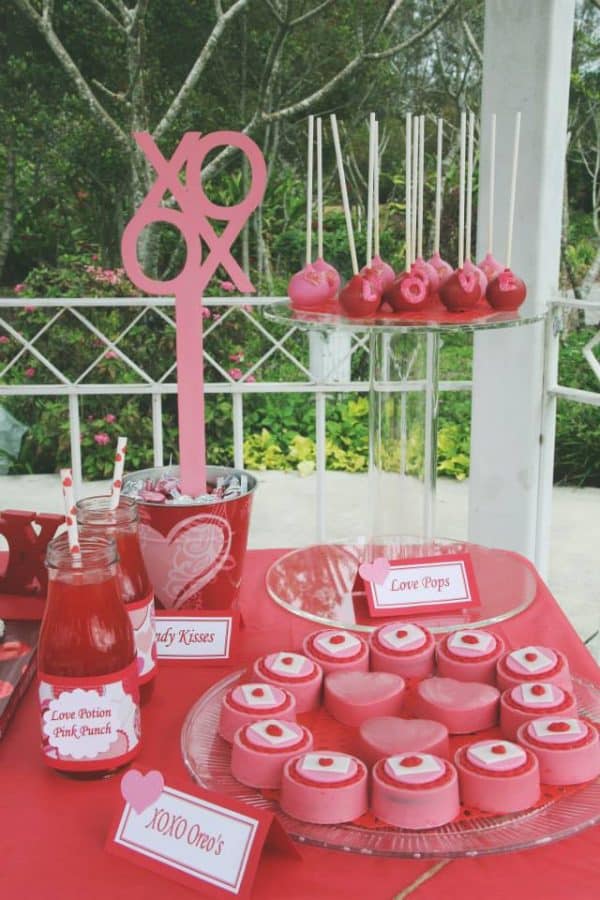 Candy Kisses Valentine Party centerpieces
