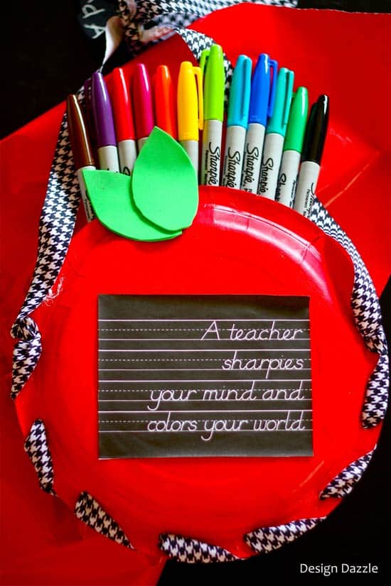 How to make an apple gift tote for teachers with paper plates! Free chalkboard printable reads: a teacher sharpies your mind and colors your world! Design Dazzle