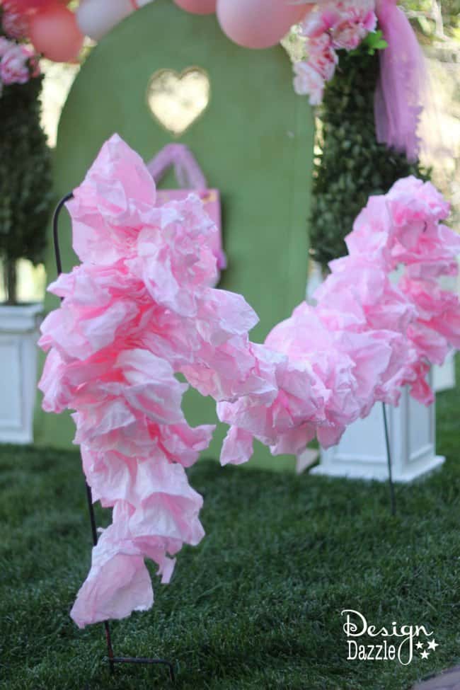 DIY a fabulous paper ruffle garland from a roll of paper towel!! A simple, quick detail that will make all the difference! Tutorial on design dazzle.com! #DIYfairyparty #DIYpartydecor #papertowelgarland