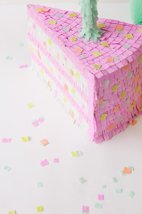 DIY birthday cake piñata - DIY party decor ideas