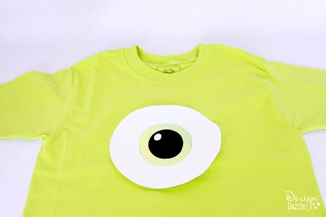 This QUICKLY and EASILY turns into a Mike Wazowski costume! A simple iron on -no sew, and can be made in about 15 minutes! Perfect for a last minute costume idea. See more at Design Dazzle. #diycostume #diyhalloween #mikewazowski