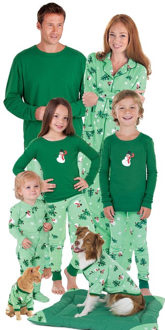 Family Traditions: An awesome family tradition for Christmas is to wear matching pajamas! Sharing lots of ideas for family PJs! #Christmastraditions #Christmaspajamas #matchingpajamas