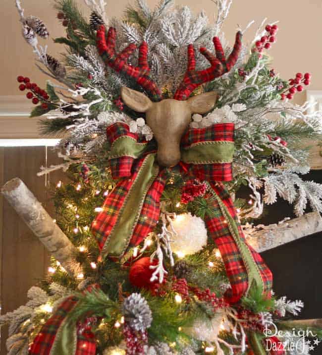 Santa's Cabin in the Woods Christmas Tree. Lots of easy DIY projects to create this rustic, plaid Christmas tree. | diy Christmas tree | Christmas tree decor ideas | how to decorate a Christmas tree | Christmas tree decorating tips | Christmas home decor | Christmas tree home decor || Design Dazzle #christmastree #christmastreedecor #christmasdecor