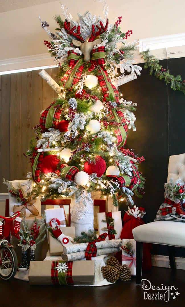 Santa's Cabin in the Woods Christmas Tree. Lots of easy DIY projects to create this rustic, plaid Christmas tree. | diy Christmas tree | Christmas tree decor ideas | how to decorate a Christmas tree | Christmas tree decorating tips | Christmas home decor | Christmas tree home decor || Design Dazzle #christmastree #christmastreedecor #christmasdecor