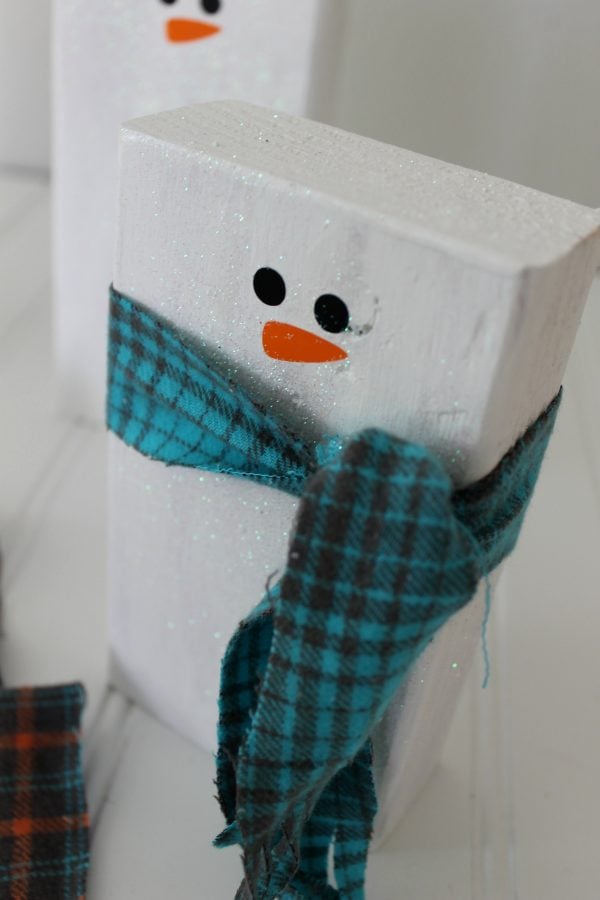 2x4 Snowmen Tutorial for Christmas Wonderful Series by GingerSnapCrafts.com #gingersnapcrafts #tutorial