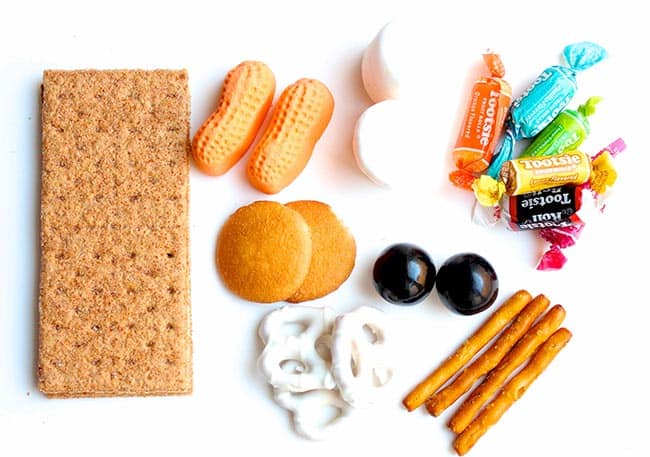 Supplies needed to make a sweet graham cracker nativity scene!