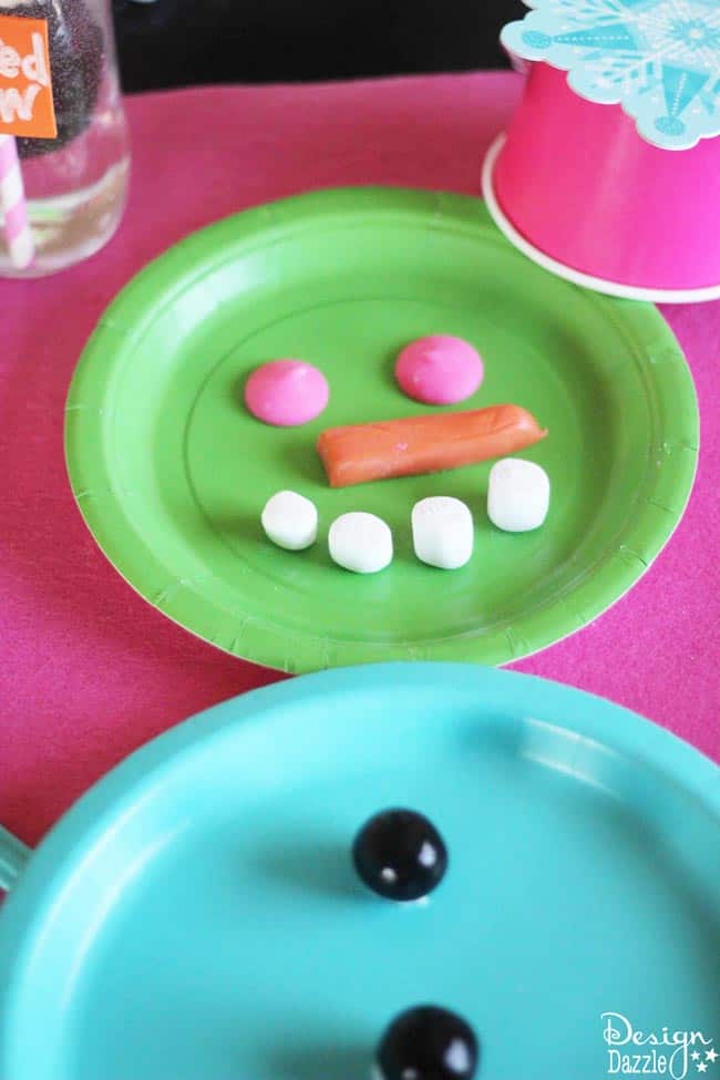 How to make an easy snowman placesetting. Design Dazzle #HostessHoliday