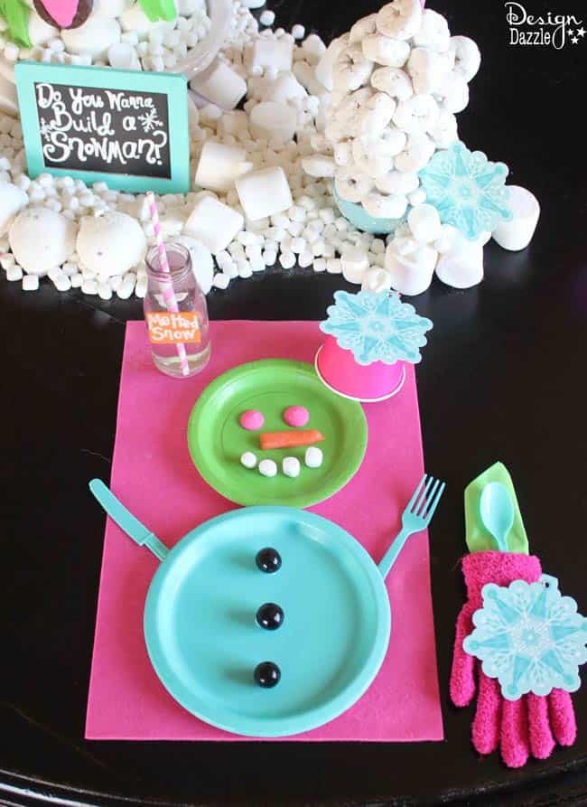 Edible Snowman Centerpiece made with Hostess Snack Cakes. Easy snowman placesetting. Design Dazzle #HostessHoliday