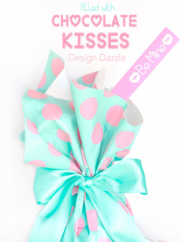 Giant Valentine Kiss filled with kisses - Design Dazzle