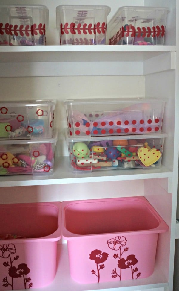 Closet Organization using vinyl decals for easy sorting and storage