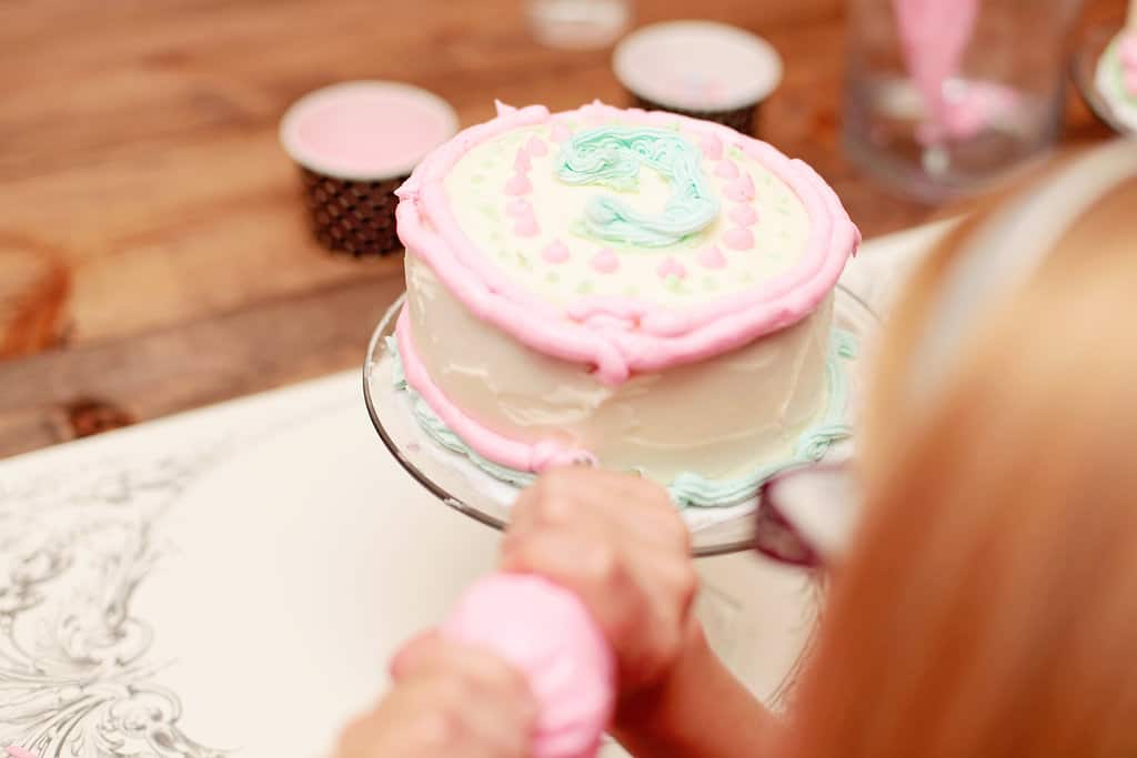 What a fantastic theme idea - a birthday baking party!