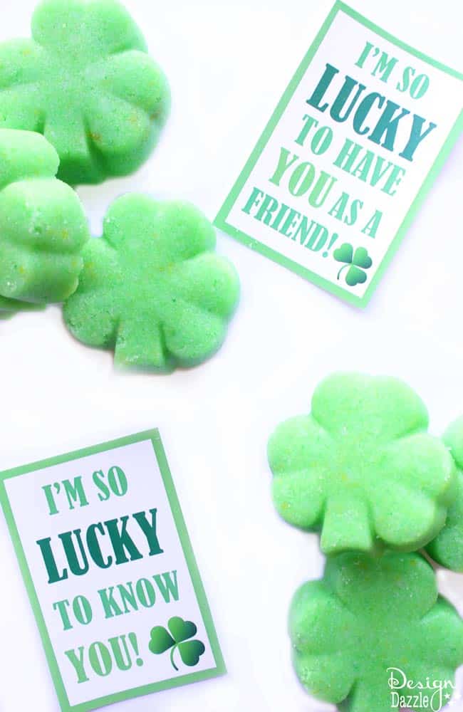 St. Patty's Day GREEN sugar scrub! Free printable and tutorial on Design Dazzle.