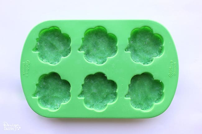 Make a sweet St. Patty's day gift for your friends! Find more on Design Dazzle.