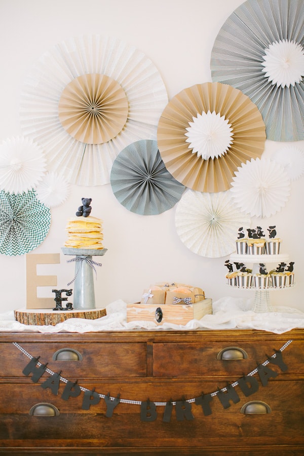 Teddy Bear Party! Love this for a 1st birthday party idea!