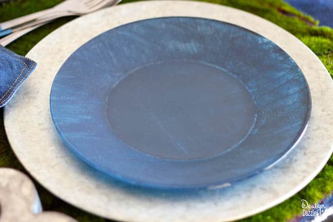 Make an awesome #denim #tablescape with this fun DIY on Design Dazzle!