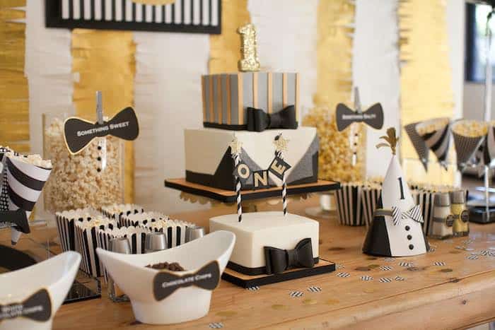 Mr. ONE-derful party! What an awesome 1st birthday party idea!